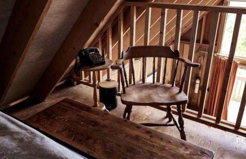 Rustic-Modern Chalet w/ Fire Pit, Deck & Views in Slanesville, WV - Foto 43