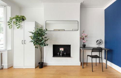 9RA - 4BD House - Wembley Views - Foto 13