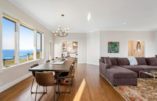 Oceantfront Estate with Luxury Kitchen & Game Room - Photo 5