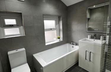 Cosy Central Buxton Terraced House - Photo 11