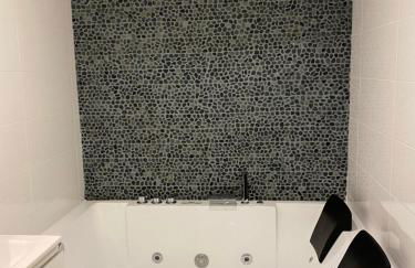 Le Gîte de Lancelot avec balnéo City Center - Foto 3