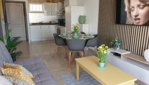 Sunny Corner, delux apartment vista mar and pool - Photo 3