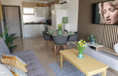 Sunny Corner, delux apartment vista mar and pool - Photo 3