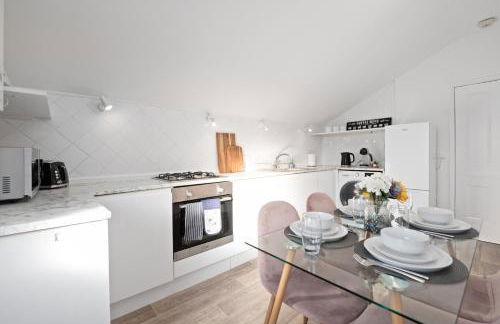 Sunny Seaside Paradise - Sleeps 5 - Photo 30