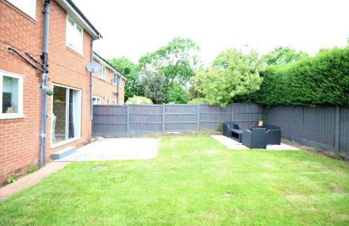 3 Bed Detached - Sleeps 5 - Private Garden & Parking Plus Garage - Quiet Cul De Sac Location - Dog Friendly - Fast Wifi - Close to Motorway Access - Foto 7