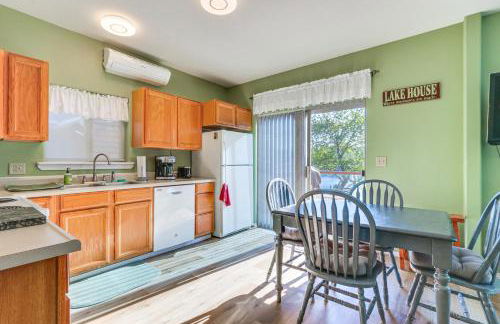 Harrison Home with Grill and Lake Views Walk to Town! - Foto 7