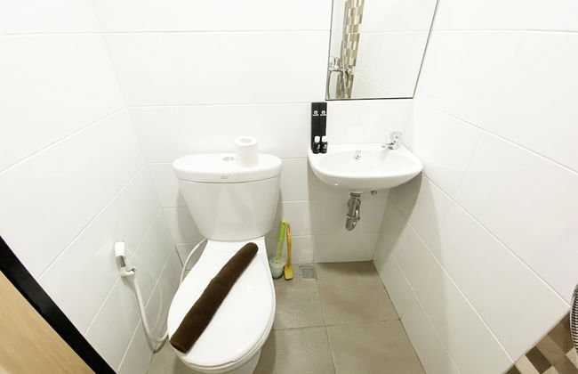 Homey And Modern Studio The Alton Apartment - Foto 9