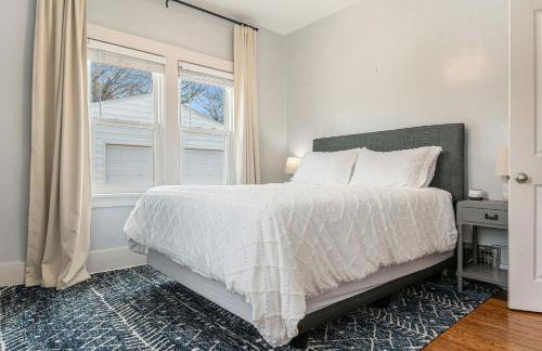 Benson's Cozy 3-BR Retreat with BBQ Grill - Photo 4