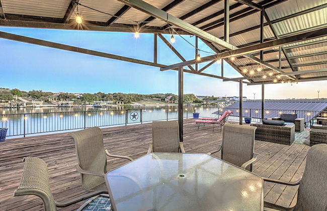 Immaculate Waterfront Home for 16 w/ Private Dock! - Foto 1