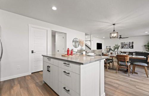 Spacious 6BR - Sleeps 22 - Game Room & Pool Access - Foto 15