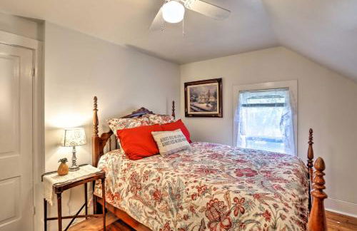 Bright Clear Lake Getaway, 4 Blocks to Downtown! - Foto 16