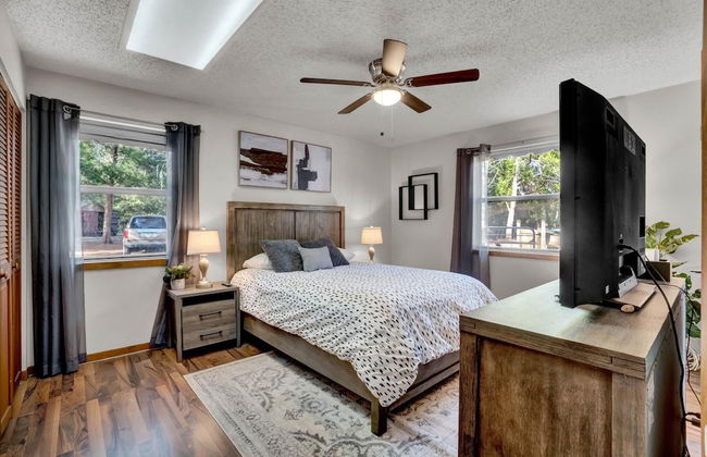 Uhost AI 4BR Retreat Hot Tub Firepit - Foto 7