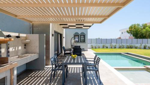 Sunrays Pool Villas - Photo 2