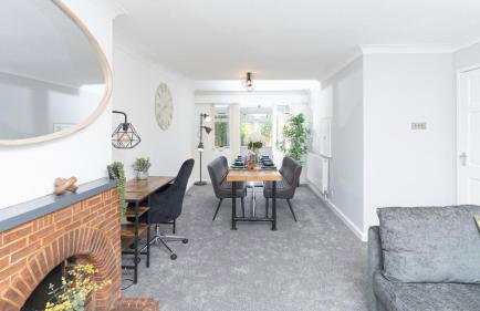 3-Bedroom Cosy Stunning Central Home, Sleeps 8 with Parking and Private Garden - LONG TERM STAY SPRING SPECIAL OFFER AVAILABLE! - by Blue Puffin Stays - Foto 26