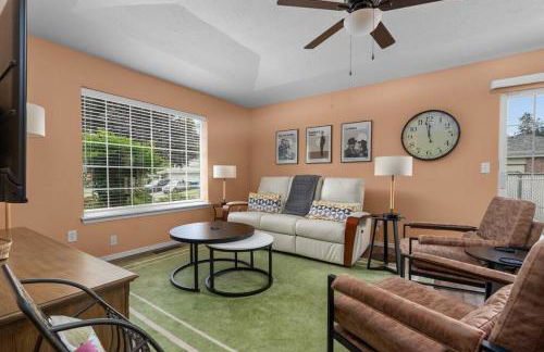 Solar Half-Plex with Chic Style in Country Glen - Foto 2