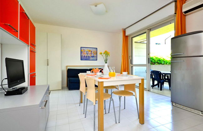 2 bedroom Apartment in Lignano Sabbiadoro with swimming pool and garden - Photo 8