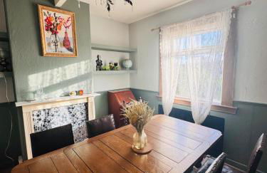 Bright 3 bedroom house with private garden near Edinburgh - Woodside home - Foto 16