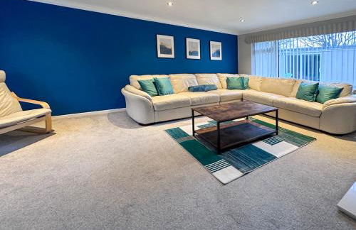 BLUNSDON LODGE - Spacious Bungalow, High Speed Wi-Fi, Free Private Parking, Garden - Foto 1