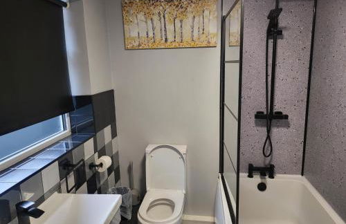 Apartment - Sleeps 5 - Great Location - Parking - Foto 47