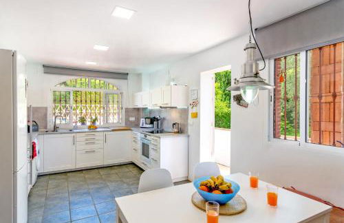 Villa Alegría - Option of Heated Pool - Sleeps 8 - Photo 3