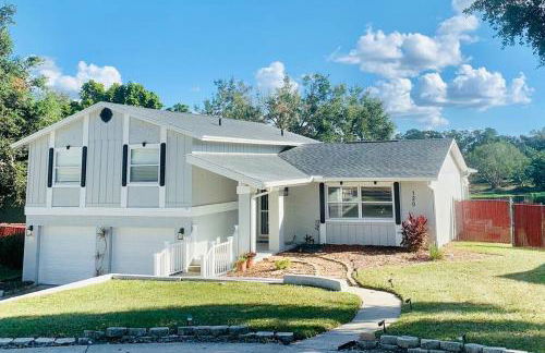 Stylish Lake home with HUGE POOL, Arcade with PS5,and Theater Just 5 min from Legoland - Foto 14