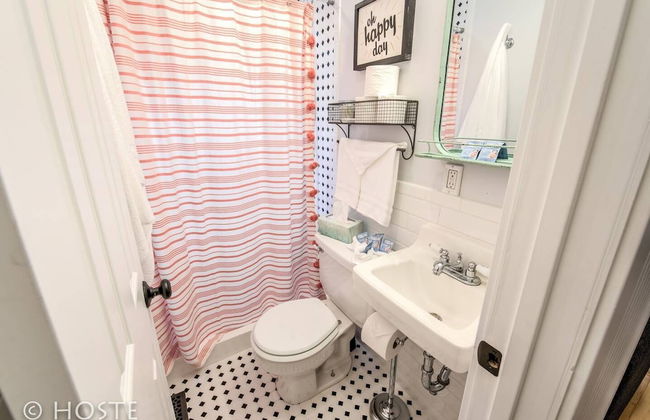 Perfect Cottage Downtown Great Patio! - Photo 22