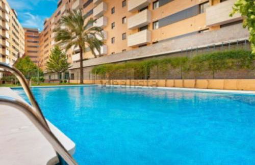 Keywise Perfect location next to María Zambrano STATION, central , beach ,pool and free Parking - Foto 7