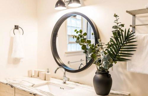 Cozy Cottage Downtown - Walk to OTR & Stadiums - Foto 27