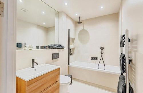 Modern 2 bedroom home with abundant natural light - Photo 3