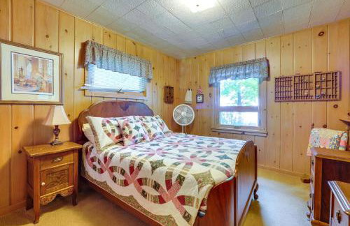 Waterfront Torch Lake Cottage with Dock and Fire Pit! - Foto 17