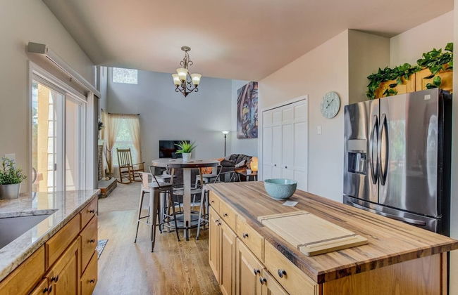 4BR AF Academyw/hot Tub & Firepit - Foto 12