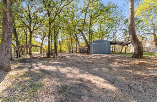 The Hickory House with Firepit- Boat Ramp Access to Cedar Creek Lake - Foto 37