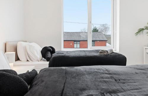 Lovely 4b Stay- Ideal for Contractors & Families - Photo 11