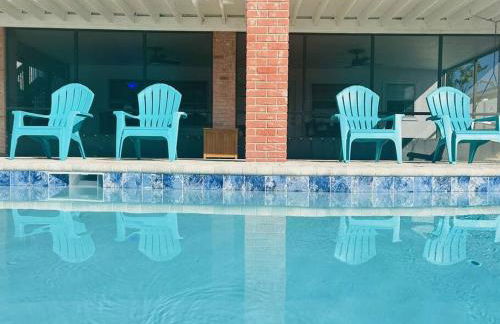 Waterfront home with pool and gameroom! - Foto 18