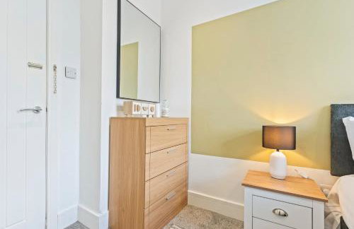 Stylish House - Sleeps 7 - Free Parking, Fast WiFi and Smart TV - Contractors, Groups and Long Stays Welcome by Yoko Property - Foto 9