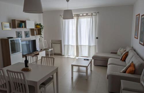 La Casa dei Due Mari - large apartment with parking - Foto 1