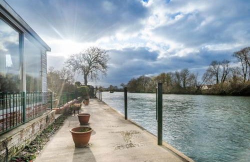 RIVER RETREAT- near Holloway U, Thorpe Park and Heathrow airport - Foto 64