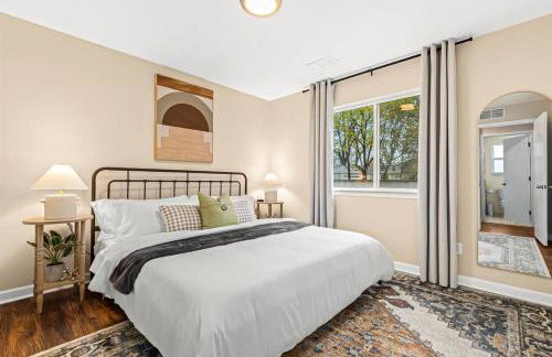 New! Pet-Friendly 1BR in the heart of Roseville! - Foto 1