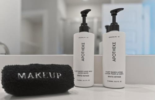 Luxe King Bed, Balcony, Garage in Downtown Raleigh - Foto 25