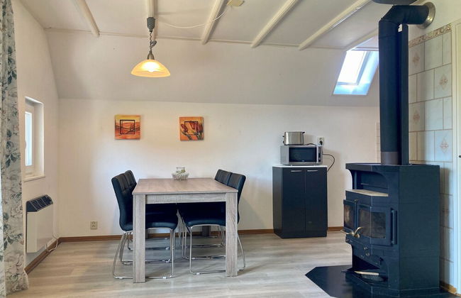 Cozy Holiday Home by the Dike in a Quiet Location at Lauwersmeer - Foto 9