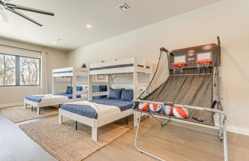 Game Room and Hot Tub! Lakefront Monkey Island Haven - Foto 31