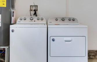 Modern East Nashville Retreat, Walk to Local Faves, Cozy Living Space, Smart TVs & Fast WiFi, Full Kitchen, Garage & Workspace, Steps to Mas Tacos & Rosepepper, 10 Min to Broadway & Nissan Stadium, 24 Hr Hospitality - Foto 17