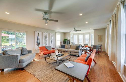 Riverfront Gem with Fire Pit in Eden - Foto 6