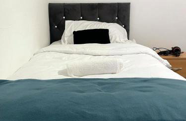 Lovely Spacious House Family & Contractor Friendly 3 Bedroom Near Leeds Centre Sleeps 8 - Foto 15