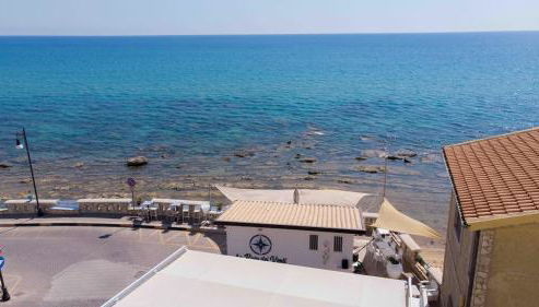 Terrazza finemente ristrutturata di fronte al mare - Foto 2