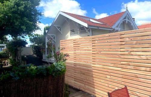 Charmante maison-chalet, vélos et jacuzzi - Foto 19
