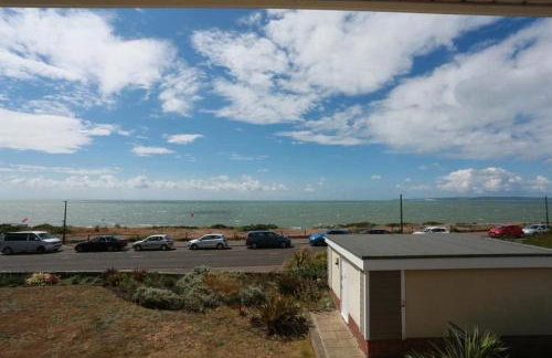 LATITUDE WEST by BOURNECOAST - An Impressive Holiday Apartment with FANTASTIC SEA VIEWS, a Balcony and Parking - FM6180 - Foto 14