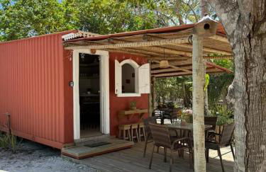 Container Vermelho na beira do rio e a poucos metros do mar com cozinha completo em mogiquiçaba bahia - Foto 1