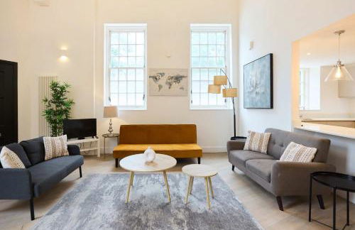 Central Tadworth Flat - Split- level 2BDR - Foto 1