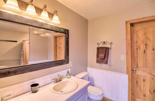 Charming Cabin with Hot Tub, Fire Pit and Views! - Foto 21